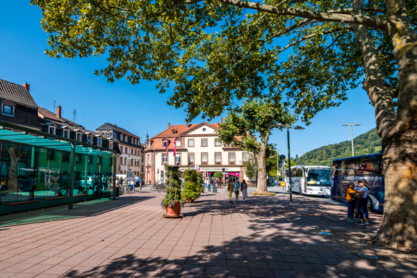 Touristinformation am Neckarmünzplatz in Heidelberg